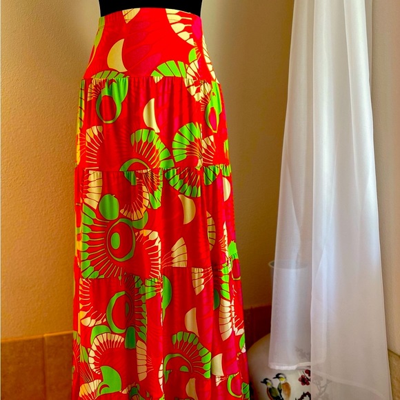 Vibrant, tropical maxi skirt. - Picture 4 of 4